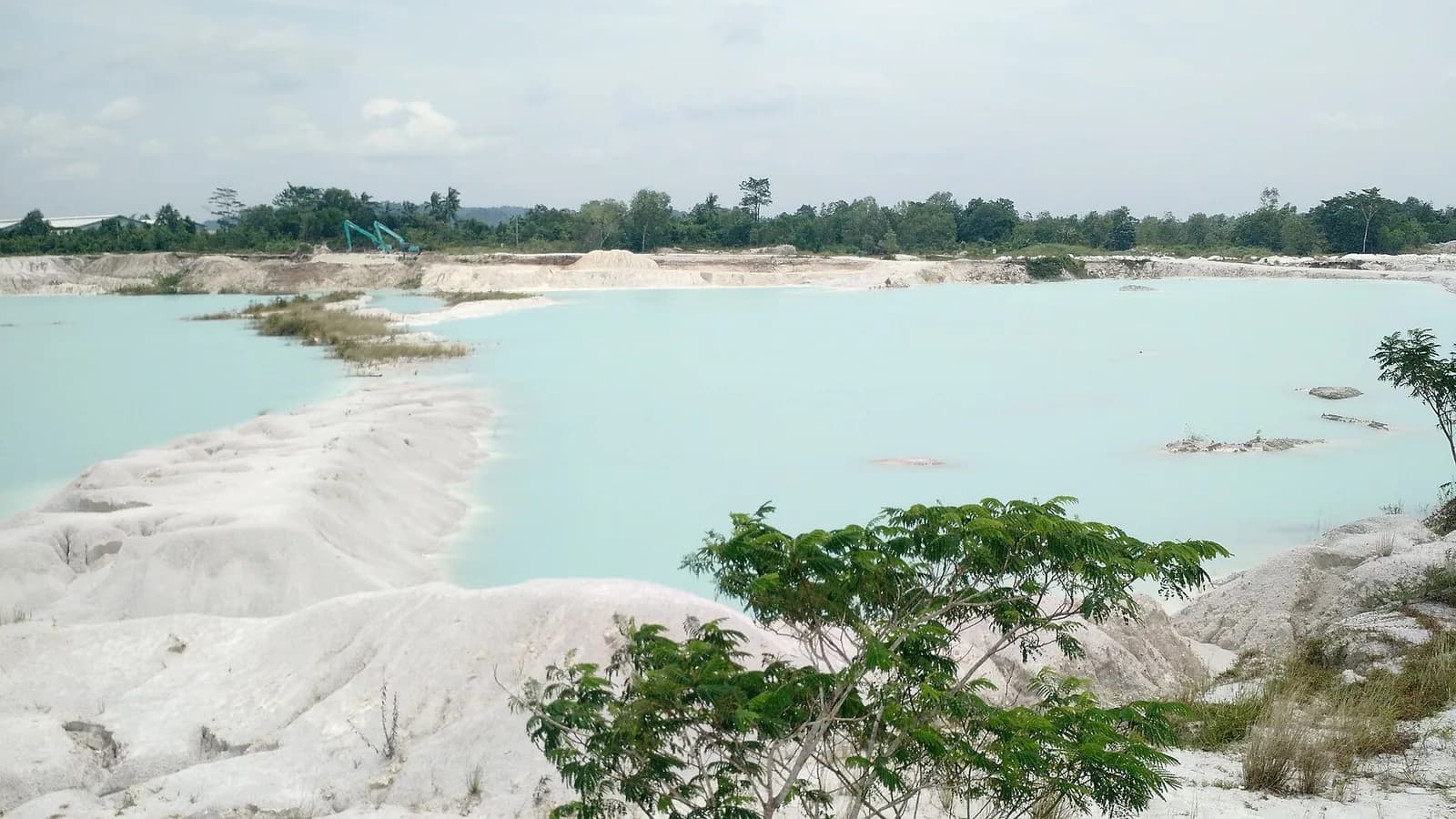 Indonesia Mining Water Management: The Drainage, Settling-Pond and Acid-Drainage Duties on an IUP Holder